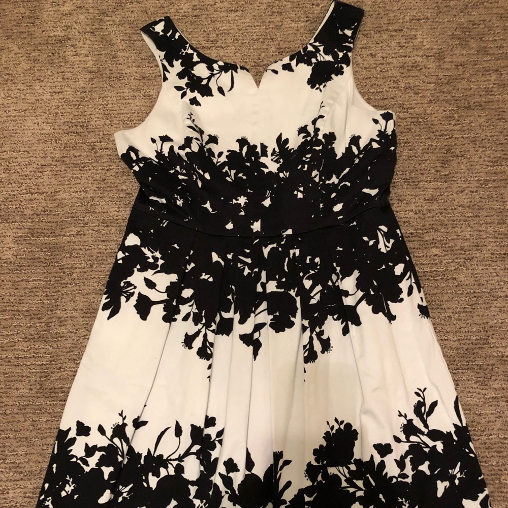 White House Black Market Fit & Flare Floral Dress